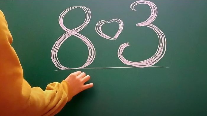ảnh trang trí 8.3 đơn giản