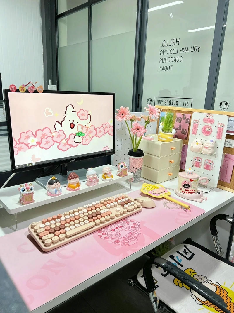 ảnh trang trí bàn làm việc cute