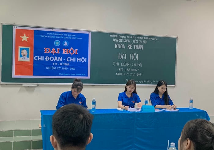 ảnh trang trí bảng đại hội chi đoàn cực chất