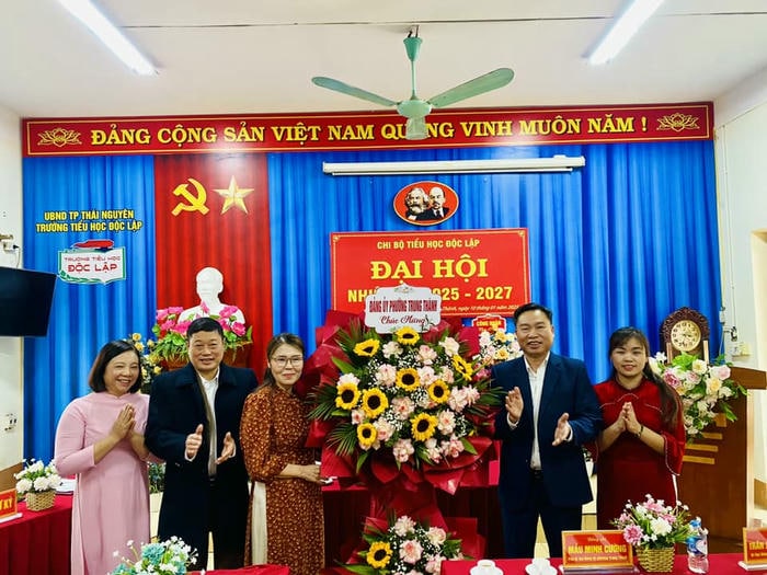 ảnh trang trí đại hội chi bộ cực đơn giản