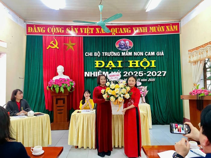 ảnh trang trí đại hội chi bộ siêu đơn giản