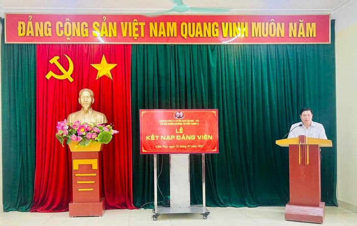 ảnh trang trí lễ kết nạp đảng mới nhất cực đơn giản