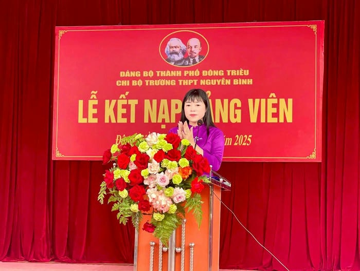 ảnh trang trí lễ kết nạp đảng mới nhất siêu đơn giản
