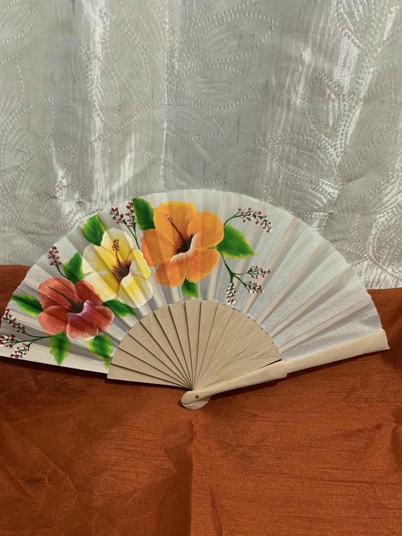 ảnh trang trí quạt giản dị