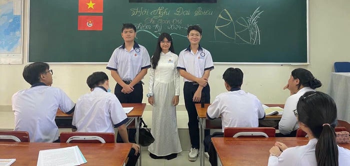 hình ảnh trang trí bảng đại hội chi đoàn