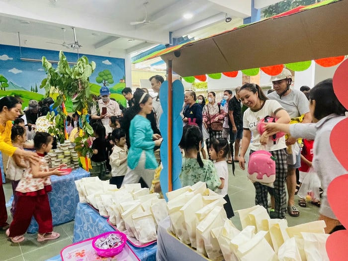 hình ảnh trang trí gian hàng ẩm thực trường học chất