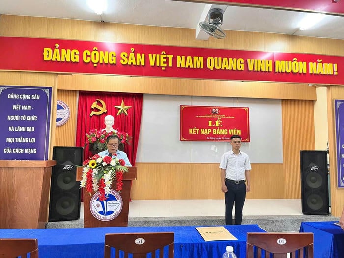 hình ảnh trang trí lễ kết nạp đảng mới nhất siêu đơn giản