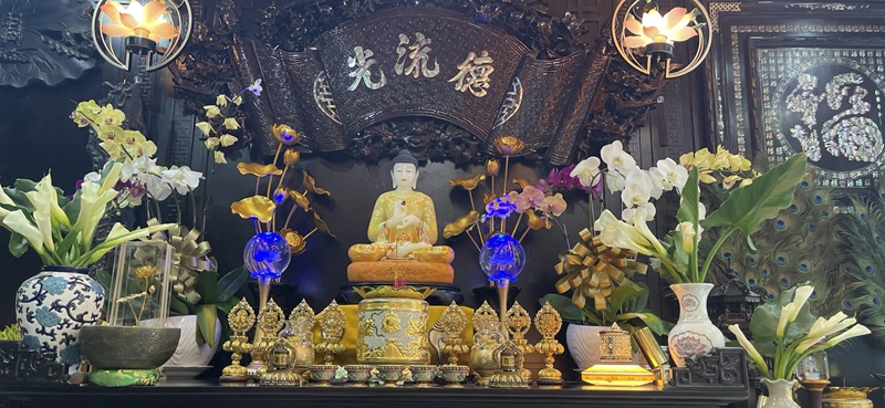 hình trang trí bàn thờ phật