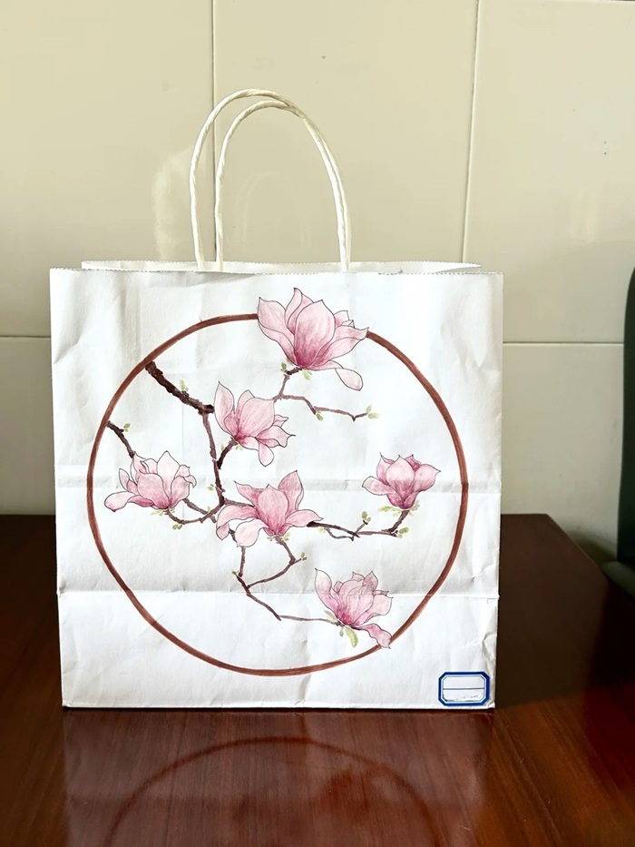 thiết kế và trang trí bao bì cành đào
