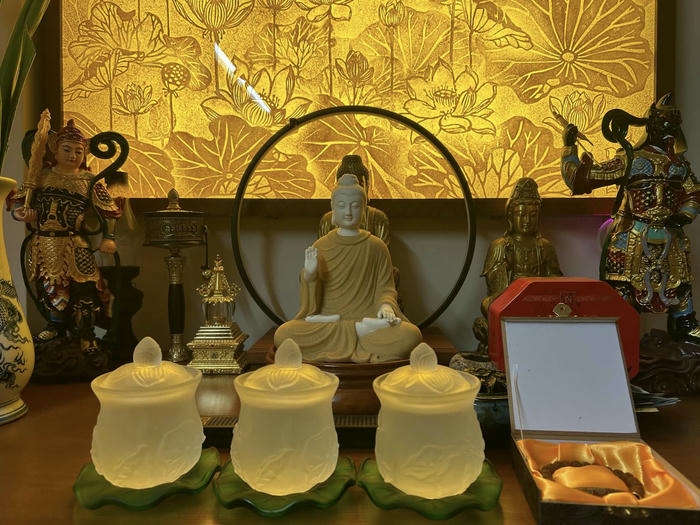 trang trí bàn thờ phật tổ