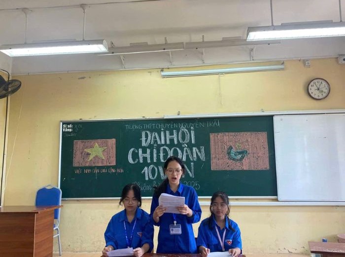 trang trí bảng đại hội chi đoàn cực đơn giản