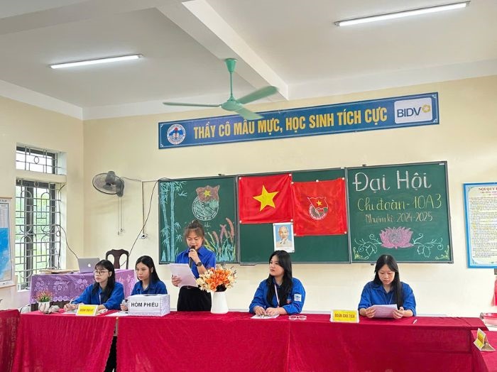 trang trí bảng đại hội chi đoàn