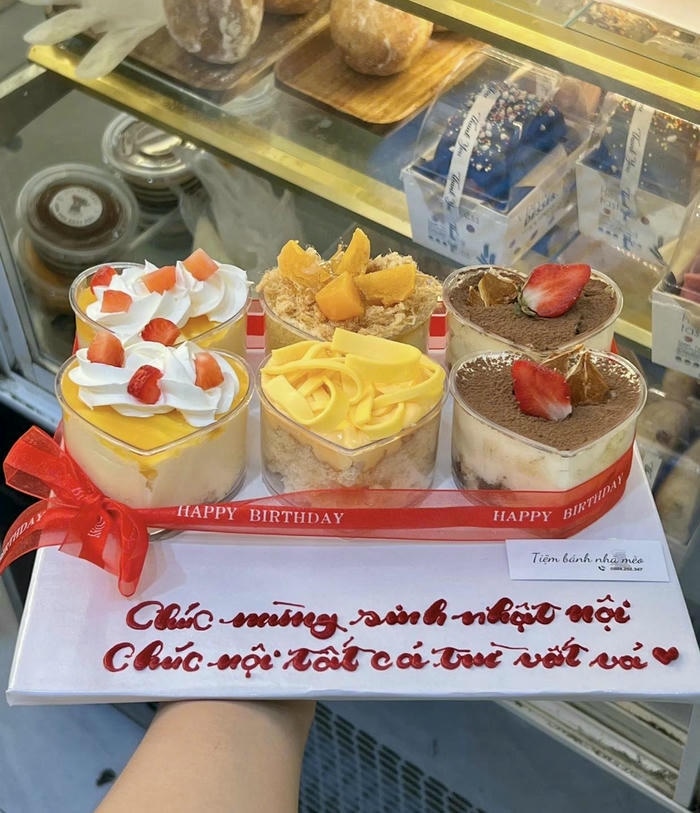 trang trí bánh bông lan trứng muối siêu xinh