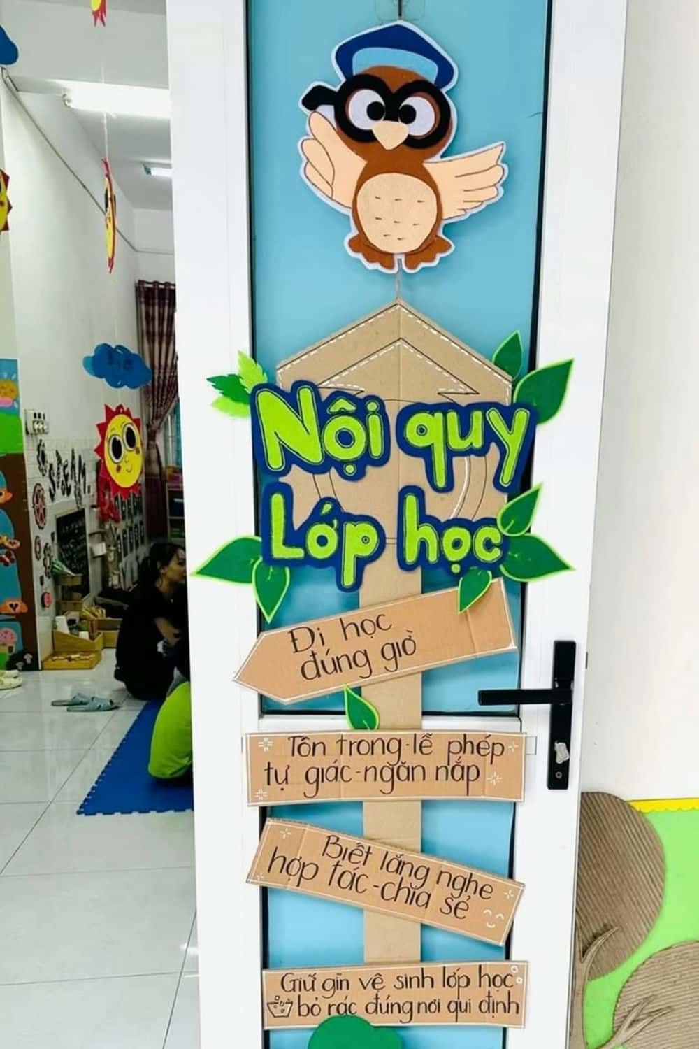 trang trí cửa lớp bé