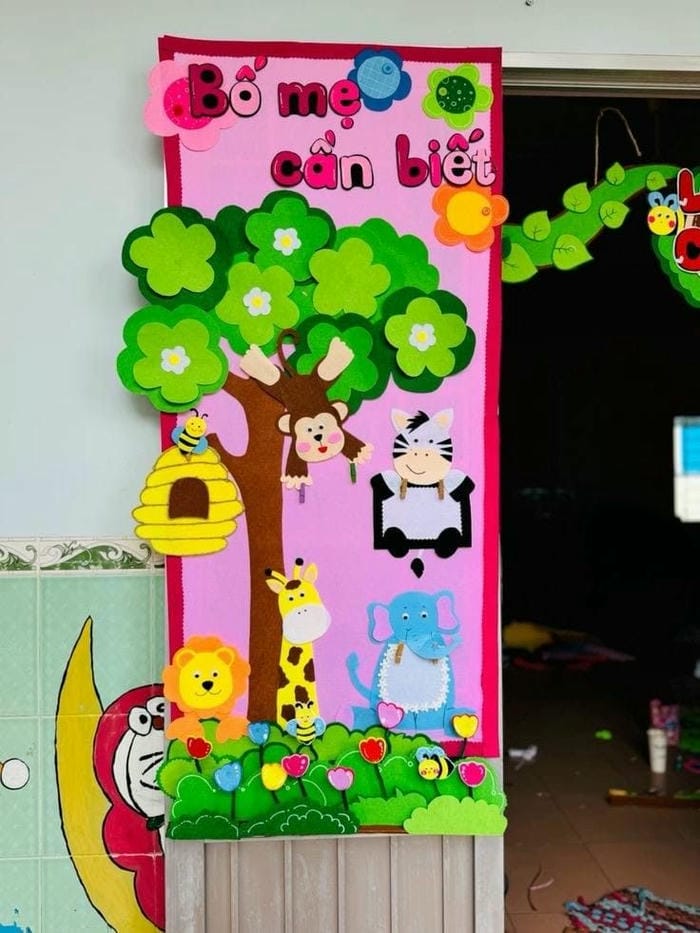 trang trí cửa lớp mầm non ảnh sở thú