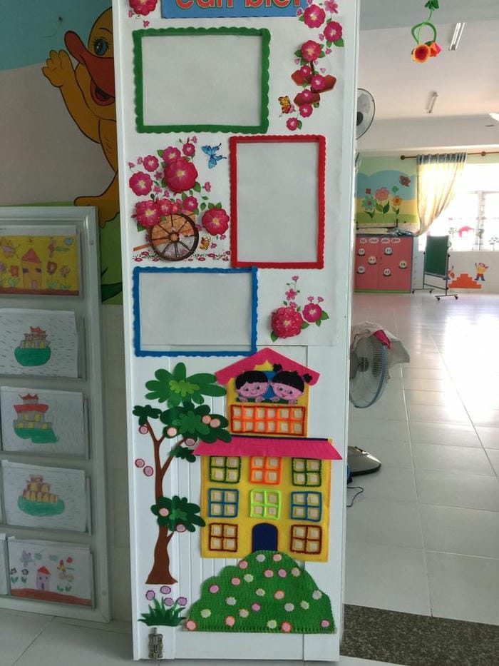 trang trí cửa lớp mầm non hình ngôi nhà