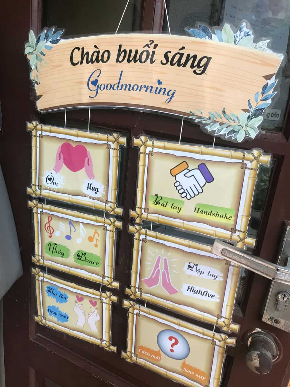 trang trí cửa lớp tết