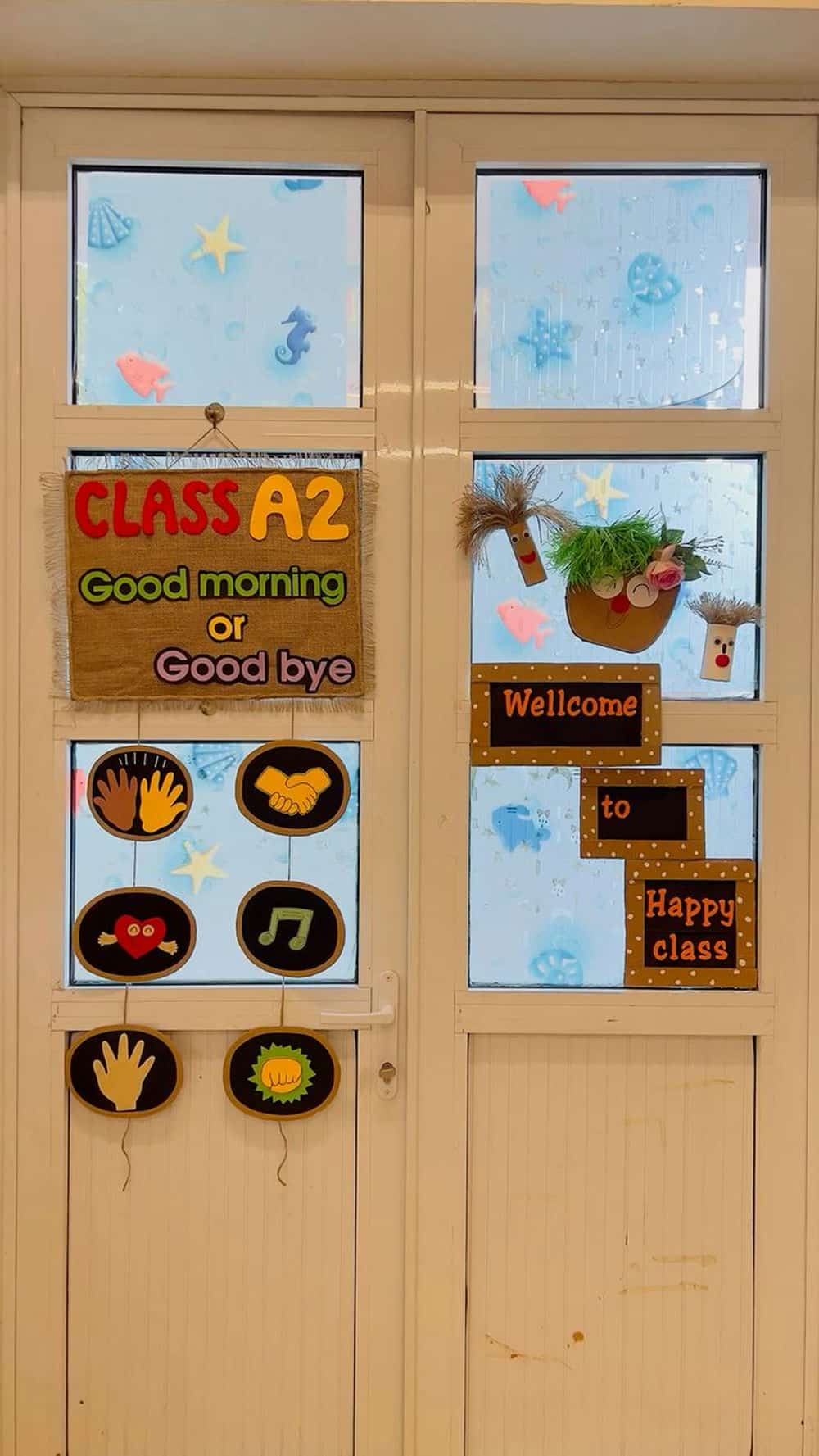 trang trí cửa lớp xuân