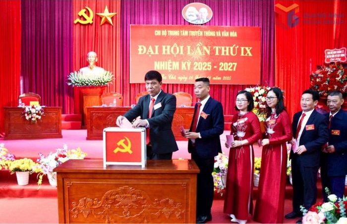 trang trí đại hội chi bộ đơn giản
