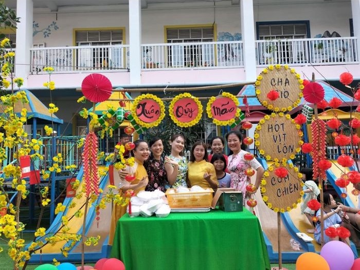 trang trí gian hàng ẩm thực trường học cực đẹp