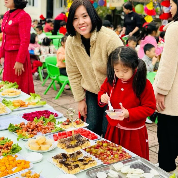 trang trí gian hàng ẩm thực trường học siêu đẹp