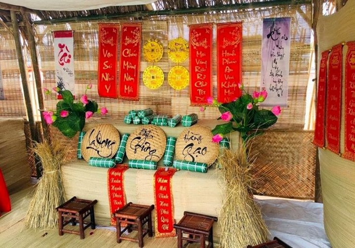 trang trí gian hàng tết câu đối
