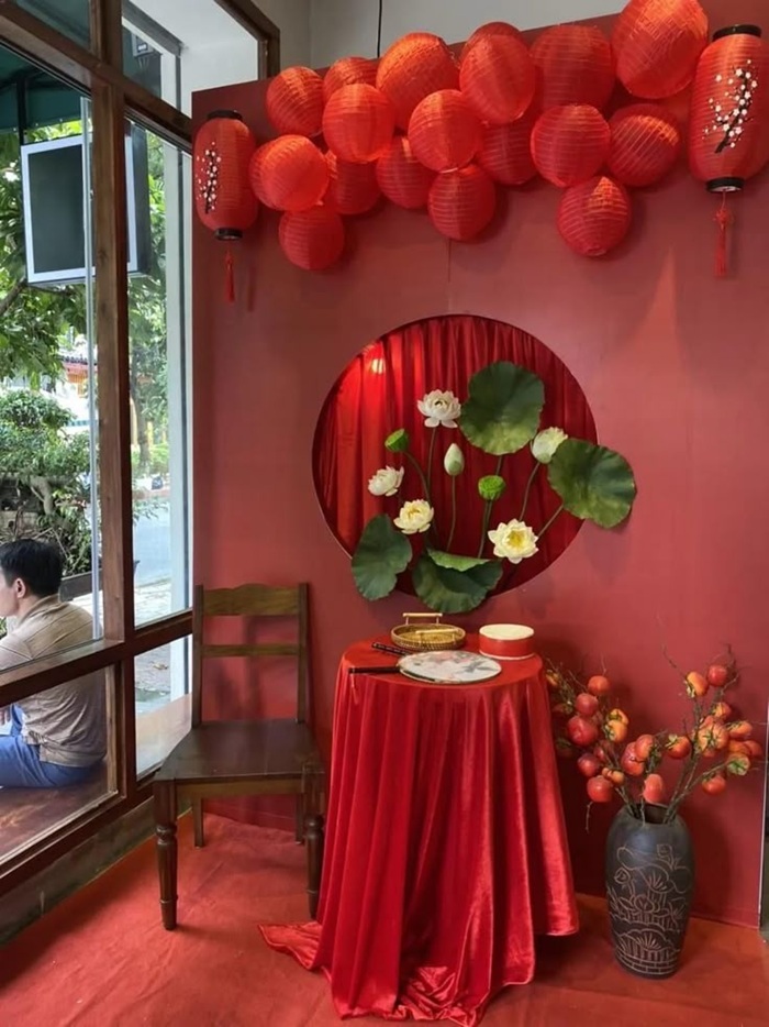 trang trí gian hàng tết sen trắng