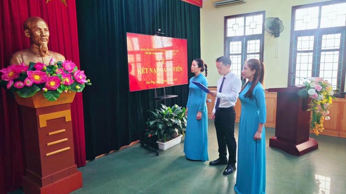 trang trí lễ kết nạp đảng mới nhất đẹp nhất