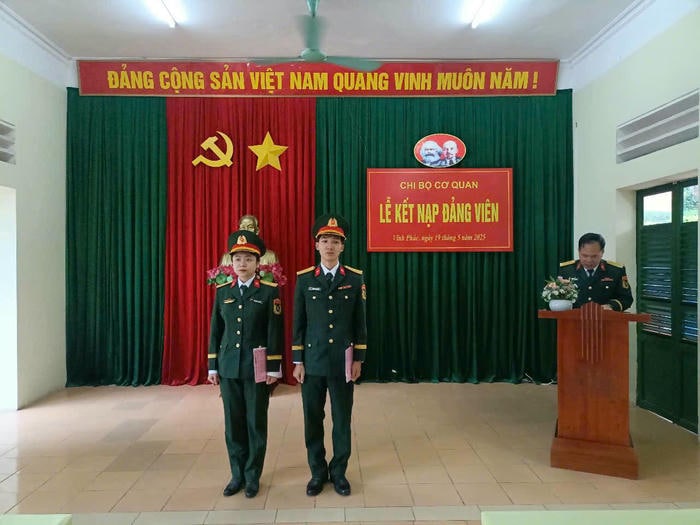 trang trí lễ kết nạp đảng mới nhất đẹp