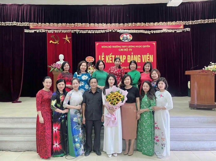 trang trí lễ kết nạp đảng mới nhất sáng tạo