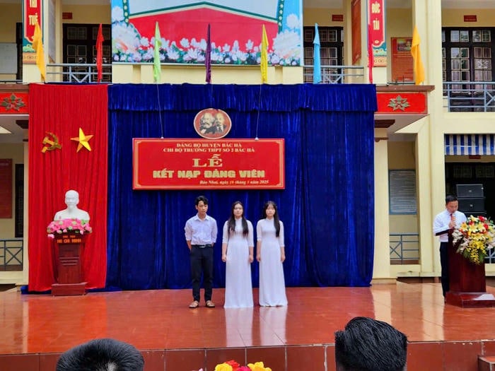 trang trí lễ kết nạp đảng mới nhất