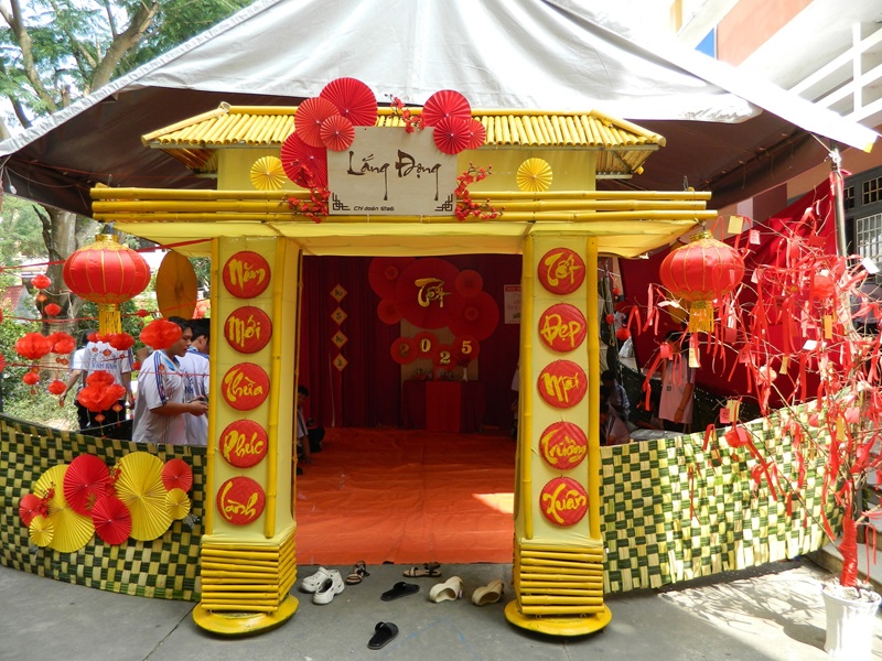 trang trí lều trại cổng vàng