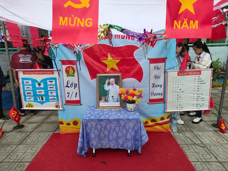 trang trí lều trại yêu nước