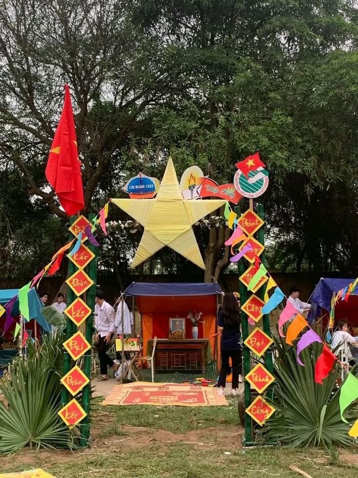 trang trí lều trại lớp 8 siêu đẹp