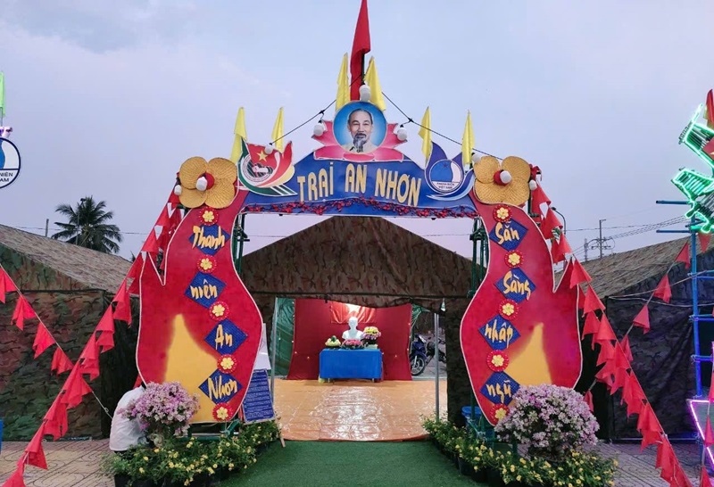 trang trí lều trại xóm