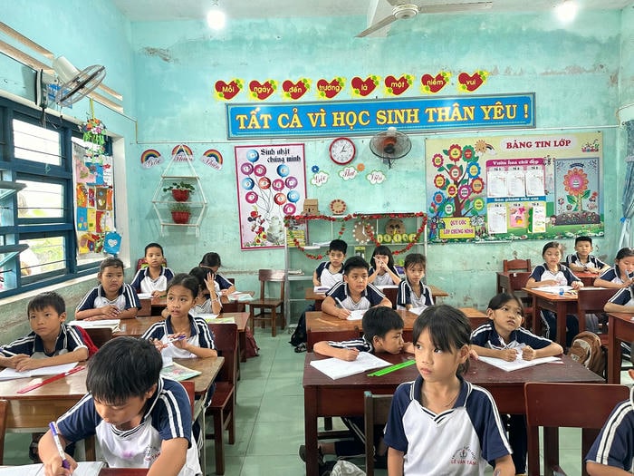 trang trí lớp học tiểu học cute