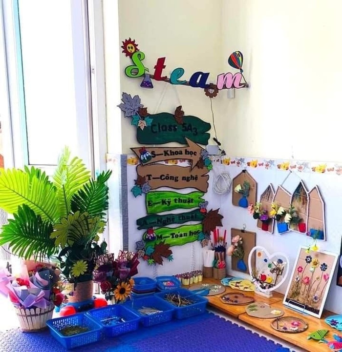 trang trí lớp nhà trẻ 24-36 tháng steam nhiều màu