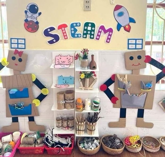 trang trí lớp nhà trẻ 24-36 tháng steam robot dễ thương