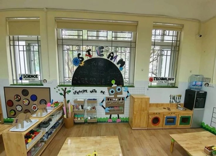 trang trí lớp nhà trẻ 24-36 tháng steam và robot