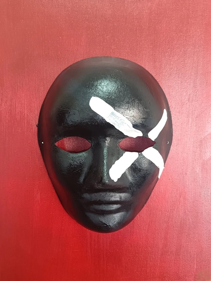 trang trí mặt nạ X trắng