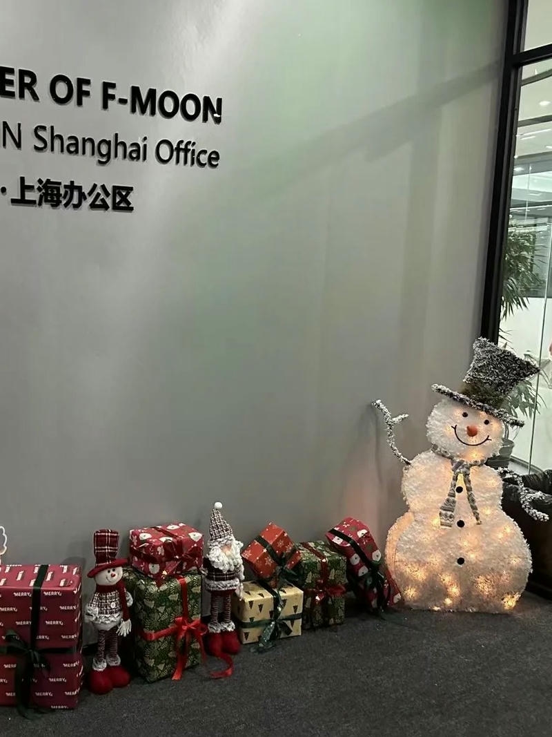 trang trí noel văn phòng người tuyết