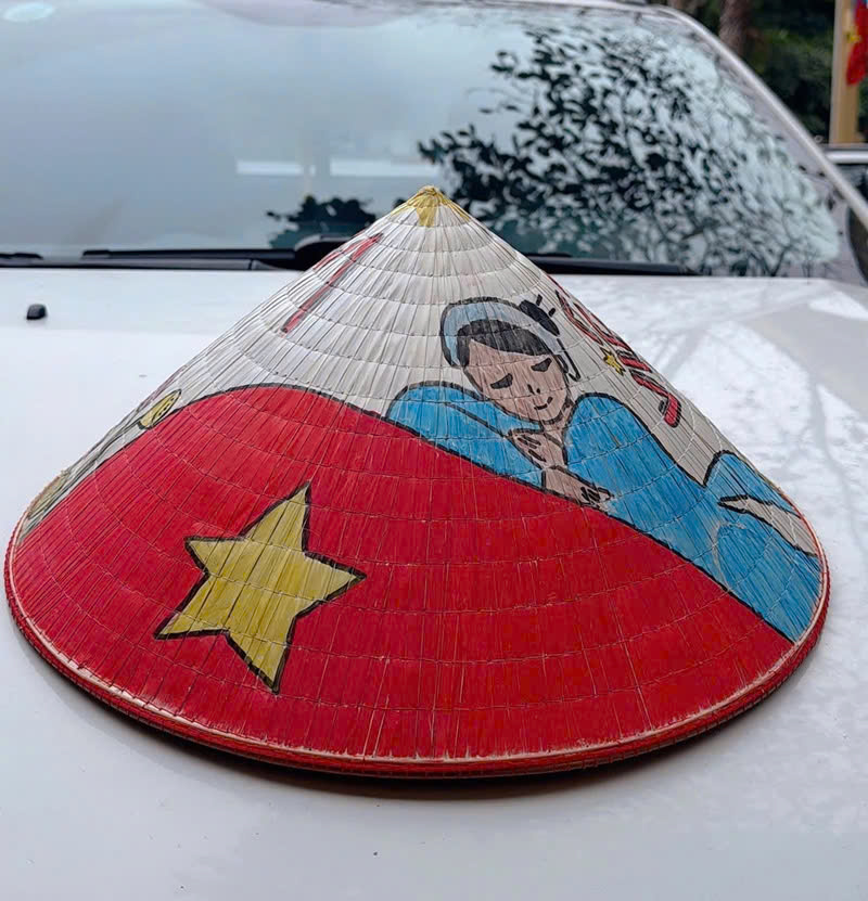 trang trí nón lá cô gái