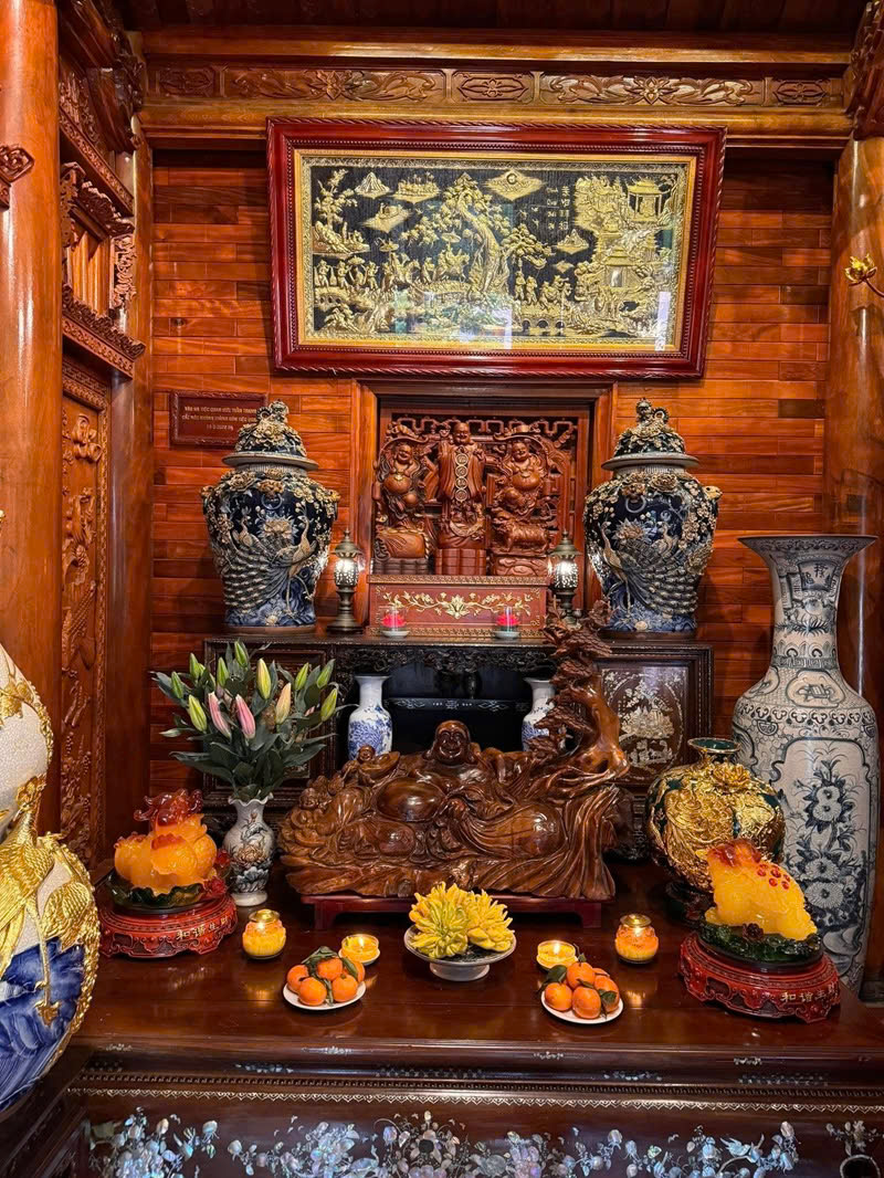 trang trí phòng thờ bằng gỗ