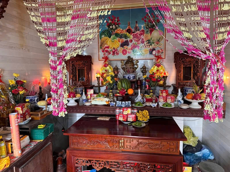 trang trí phòng thờ bằng rèm