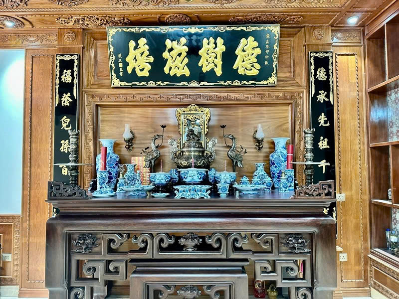 trang trí phòng thờ chữ hán