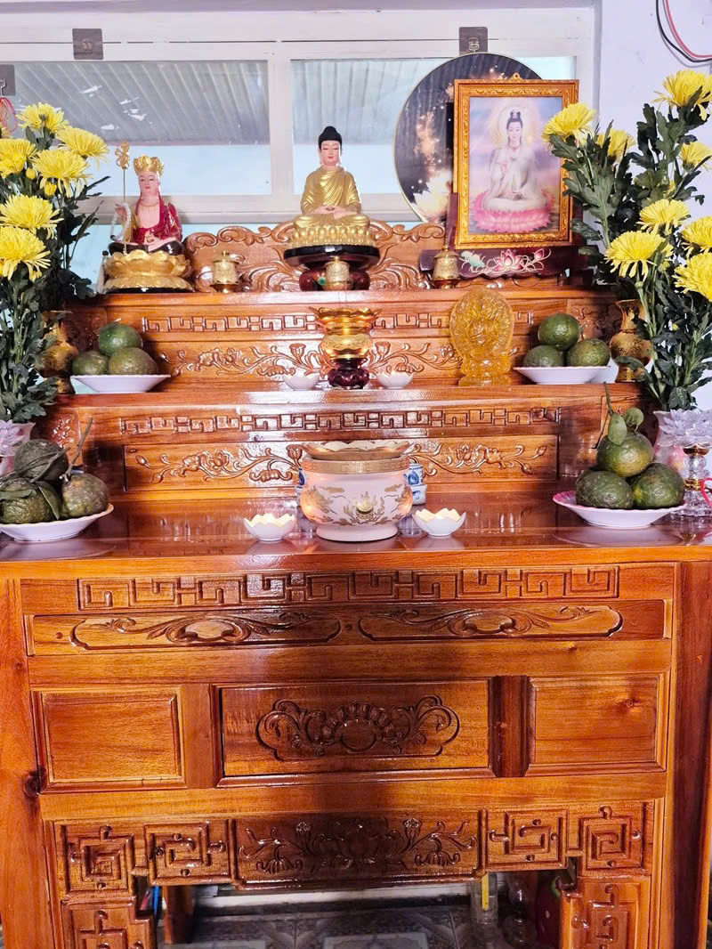 trang trí phòng thờ nhiều tầng