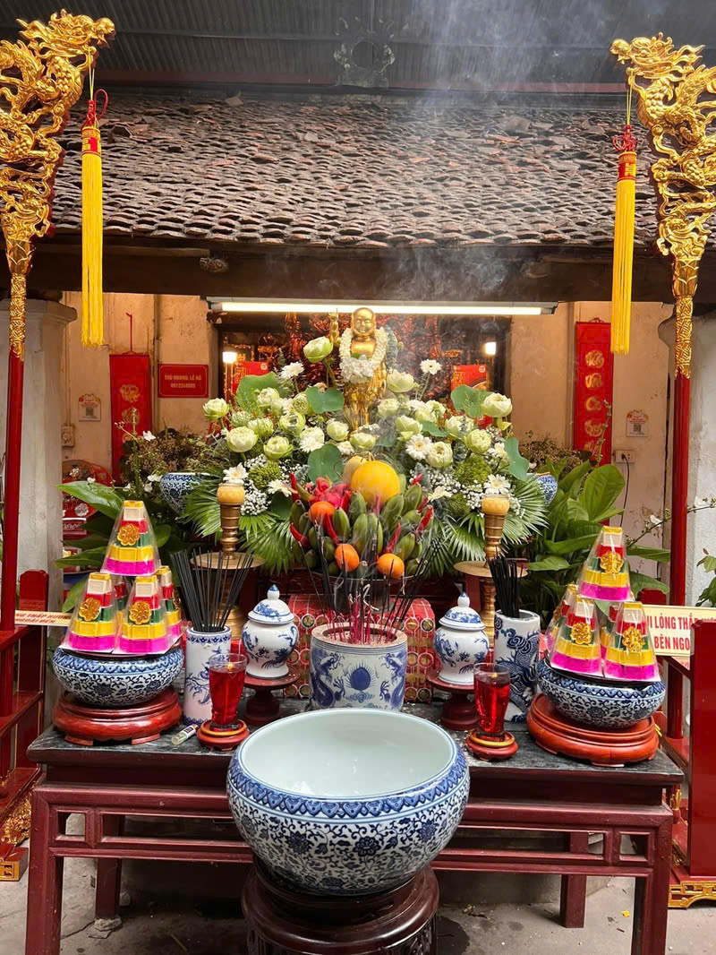 trang trí phòng thờ trong đèn
