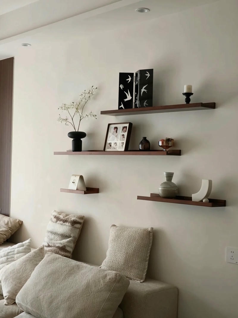trang trí tường kệ gắn tương