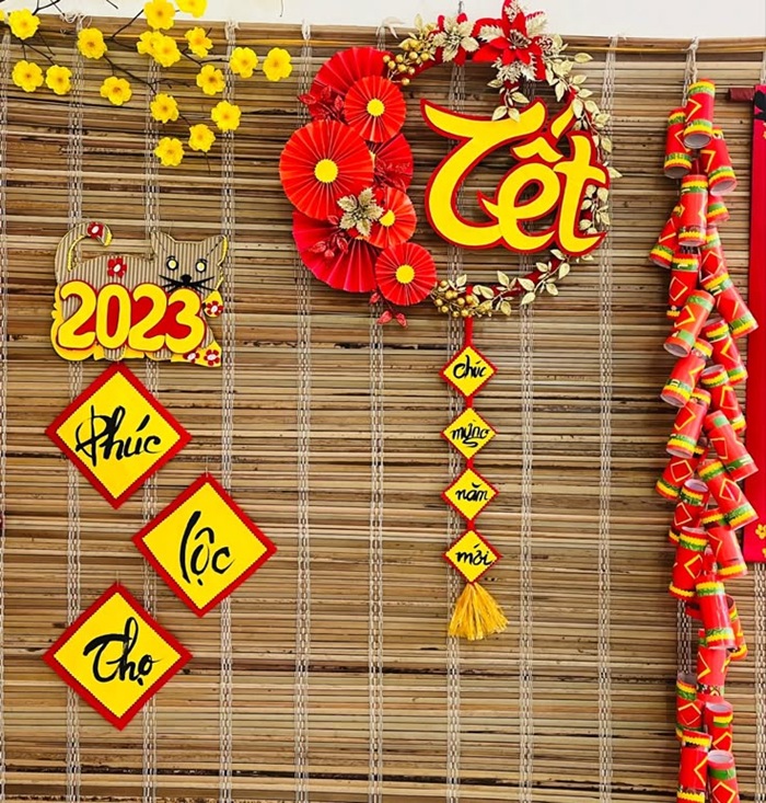 Trang trí mành tết chữ vàng