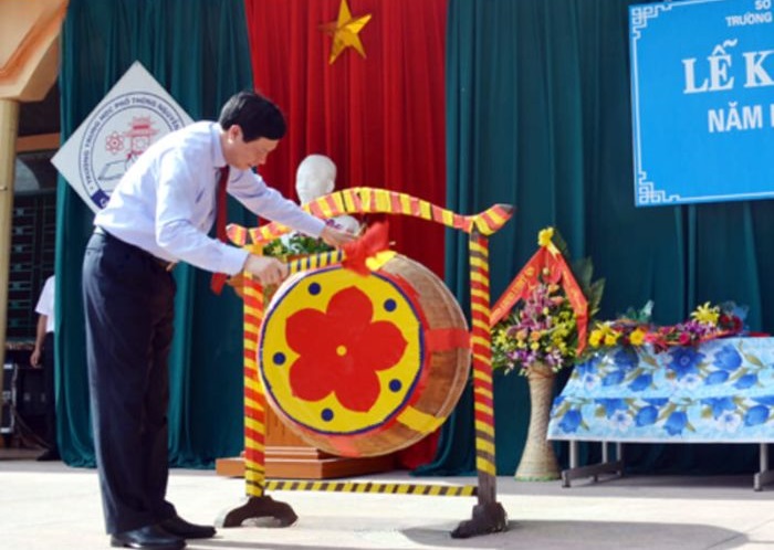 ảnh trang trí trống khai giảng đẹp 4k